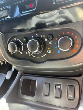 RENAULT DUSTER 1.6 16V SCE FLEX DYNAMIQUE MANUAL RENAULT DUSTER 1.6 16V SCE FLEX DYNAMIQUE MANUAL
